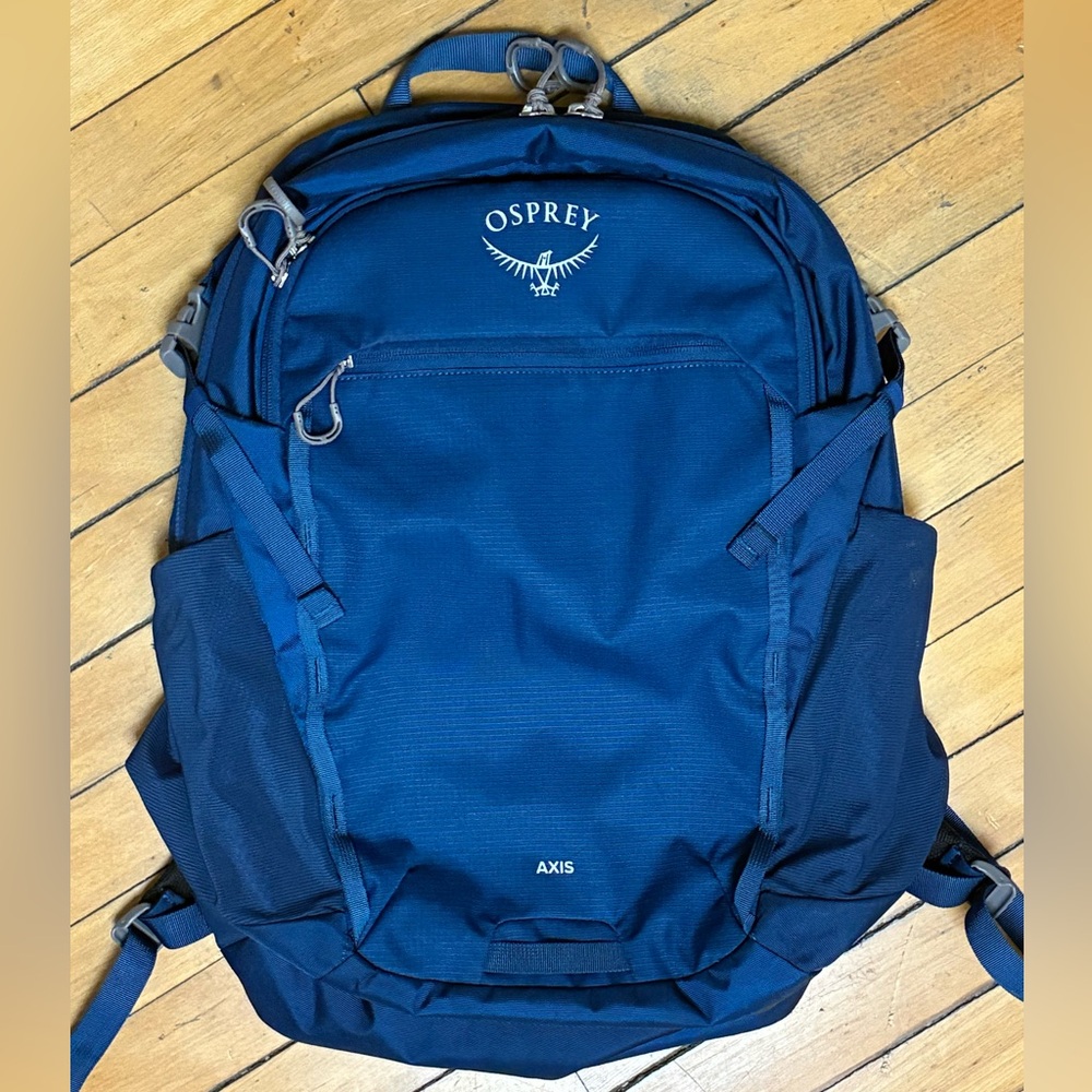 Osprey Axis laptop backpack 24L